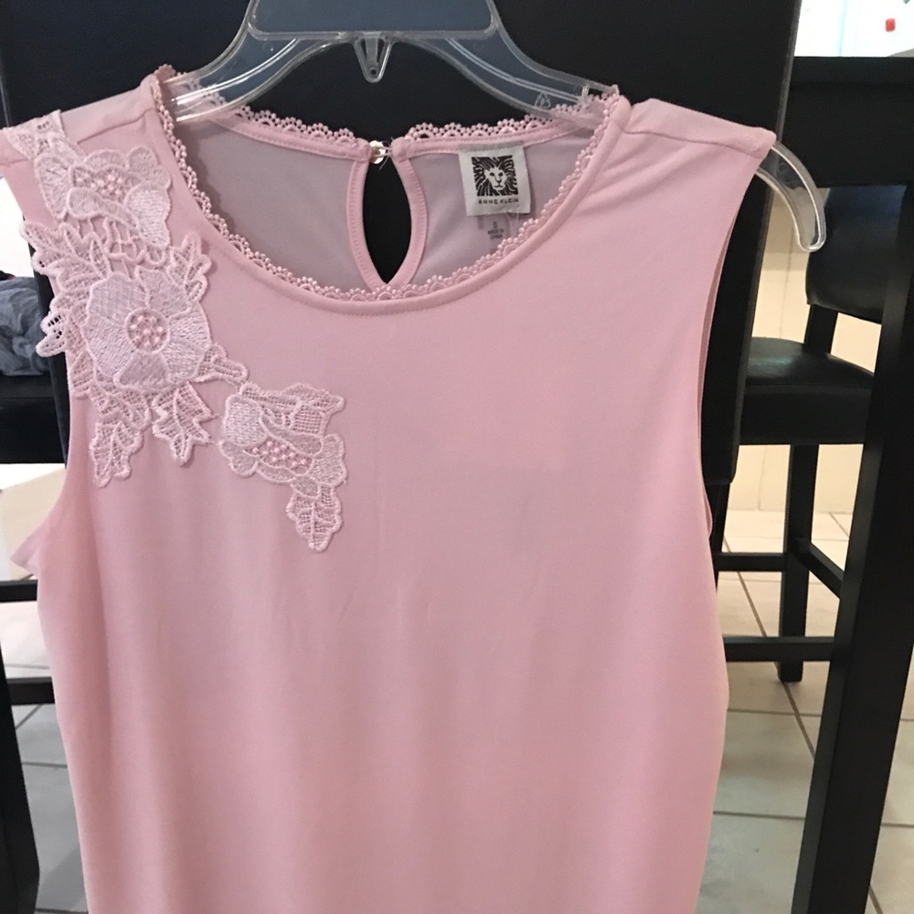 Anne Klein. Pink 👚 blouse size small!